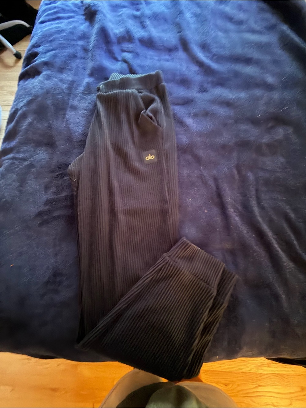 ALO Yoga Navy Ribbed Lounge set Joggers